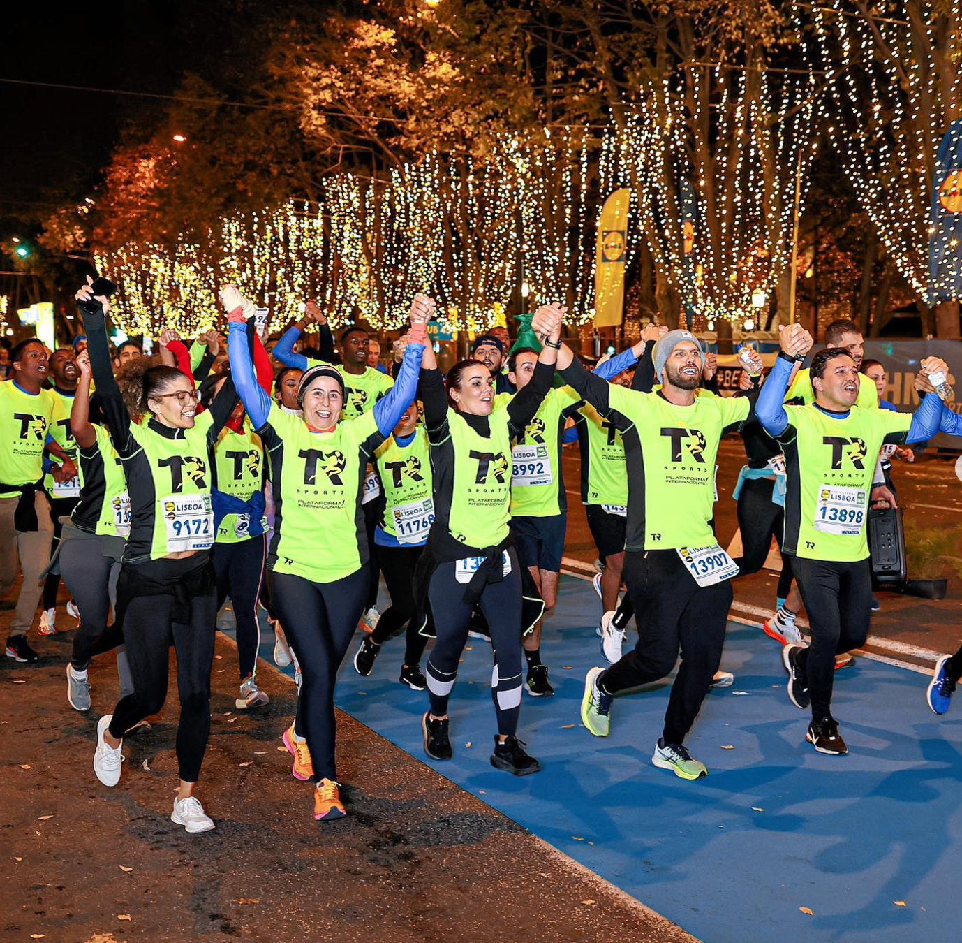 Corrida noturna em grupo TR Sports